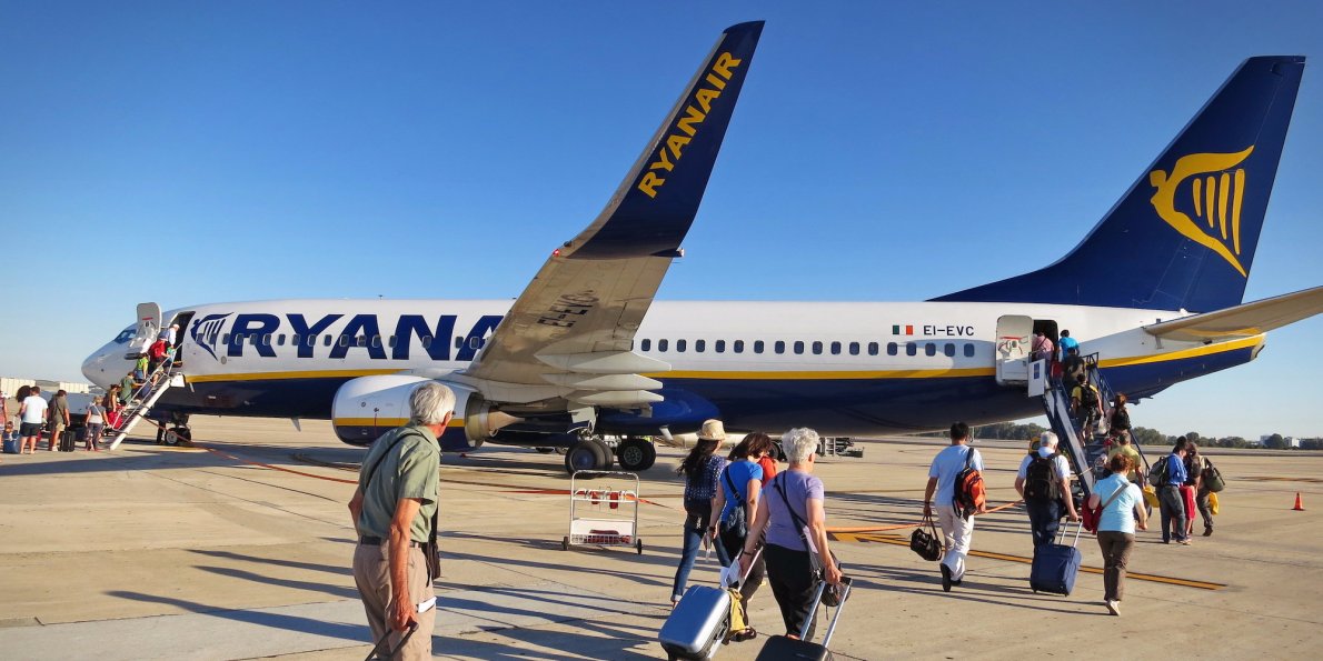 C 15 января в самолетах Ryanair будет запрещен провоз чемоданов в салоне