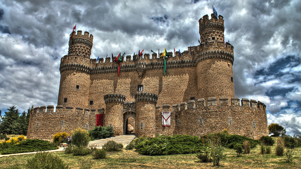 Замок Мендоса . 10 красивейших замков Испании