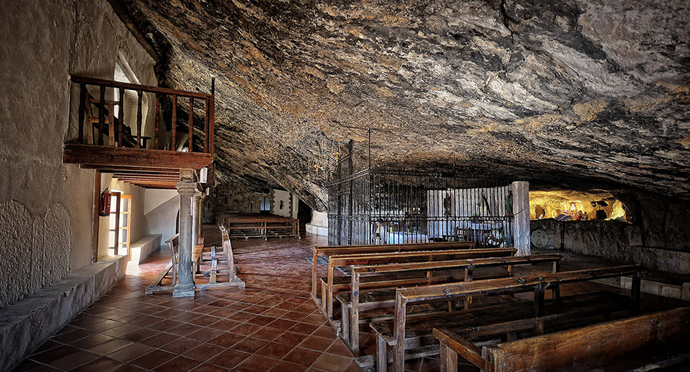 10 самых загадочных и страшных мест в Испании - Рака де ла Балма (El Santuario de la Balma) в Валенсии