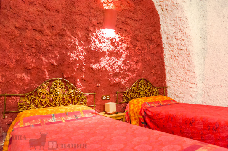 Отель-пещера в Испании