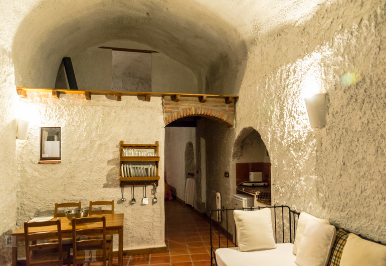 Отель-пещера в Испании