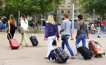 Иностранные туристы потратили в Испании рекордные 46,5 млрд евро