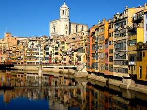 Подвешенные дома Жироны